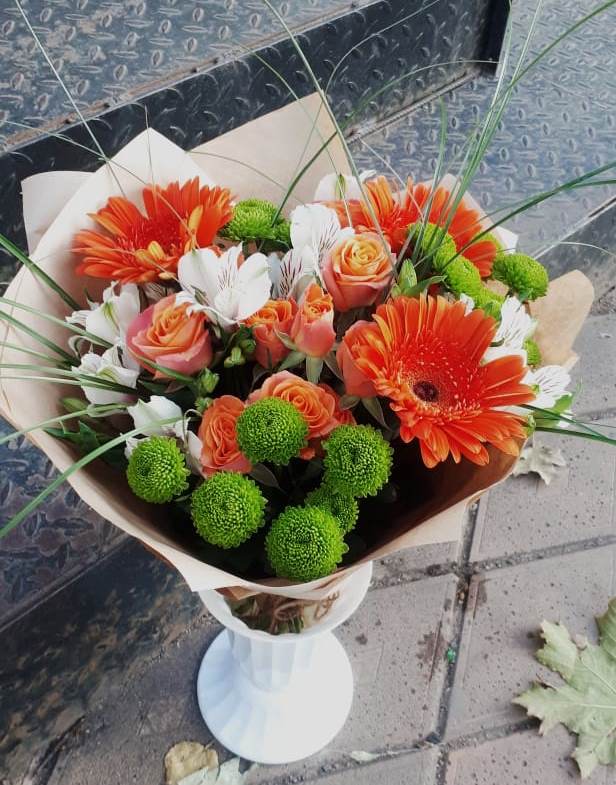 Букет цветов из: Герберы, Хризантемы, Альстромерии и Розы в Новолуговом