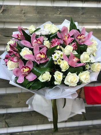 Букет цветов из: Розы и Хризантемы в Новолуговом