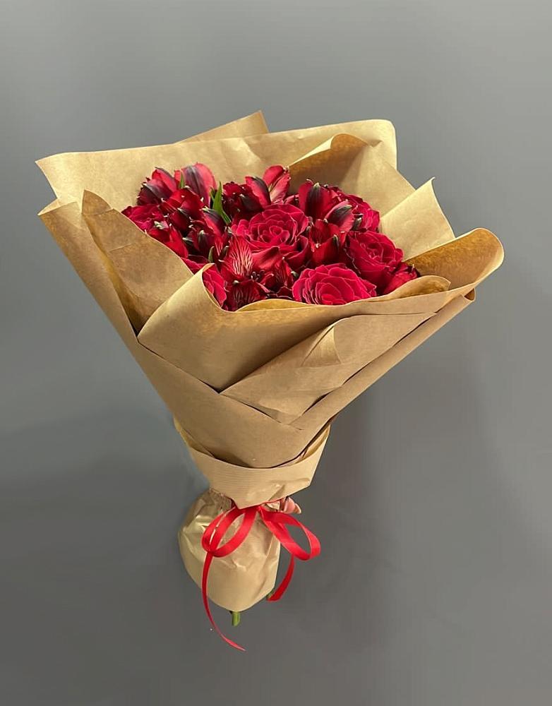 Букет цветов из: Альстромерии и Розы в Новолуговом