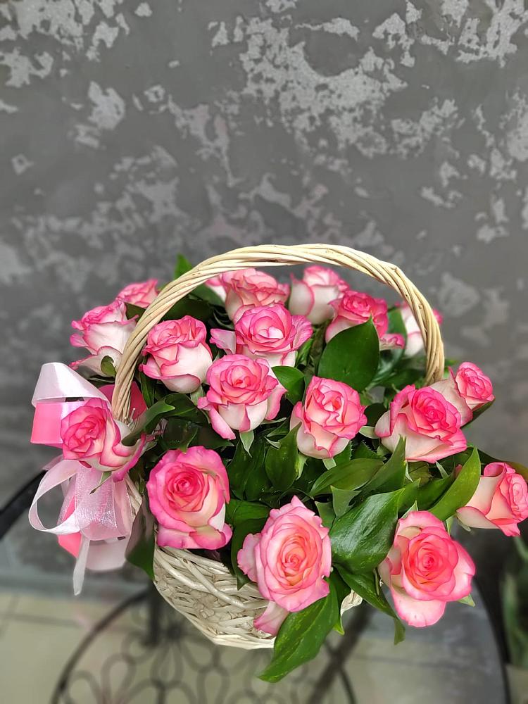 Цветочная композиция из Розы в корзине в Новолуговом