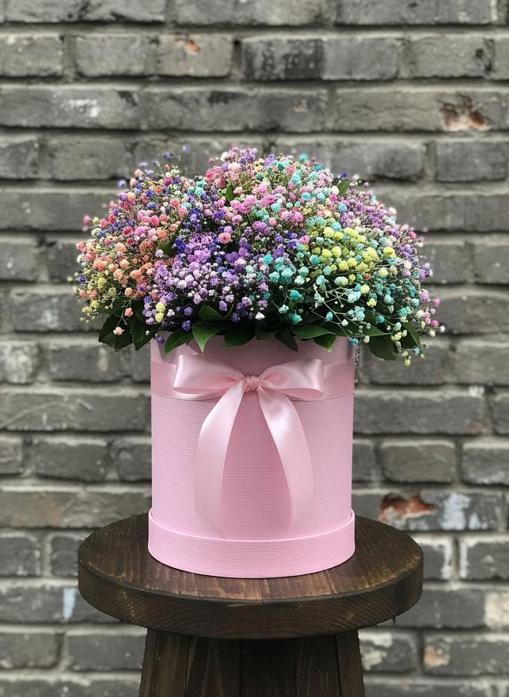 Цветочная композиция из Гипсофила и Розы в шляпной коробке в Новолуговом