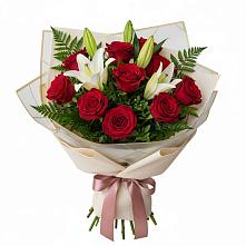 Букет цветов из:  Лилии и Розы в Новолуговом