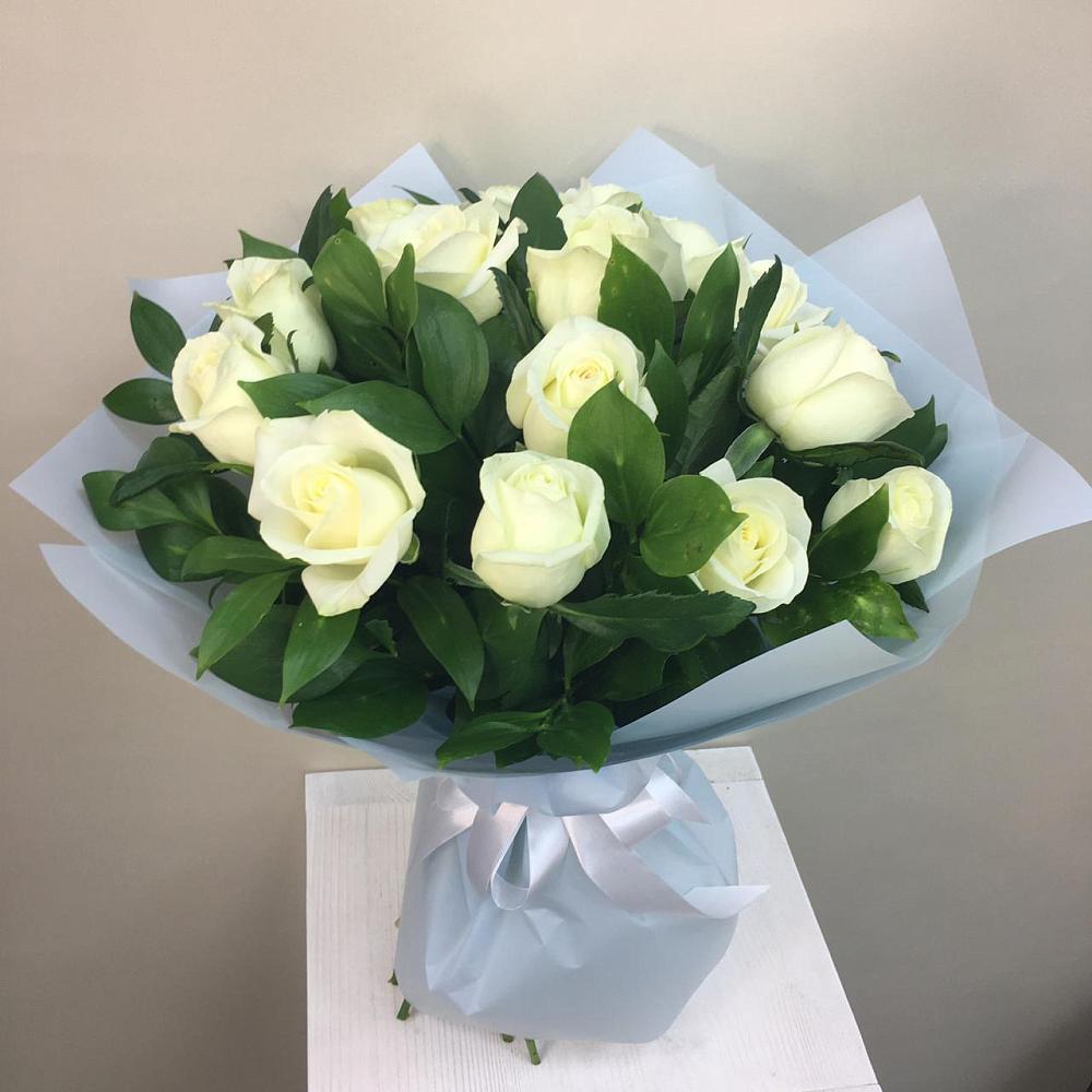 Букет 15 Белых роз Проуд в Новолуговом