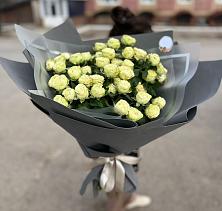 Букет Белые кустовые розы Солинеро в Новолуговом