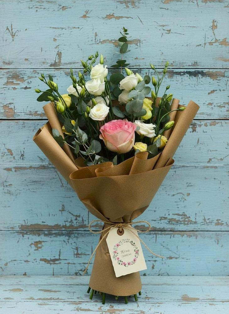 Букет цветов из: Розы и Лизиантусы в Новолуговом