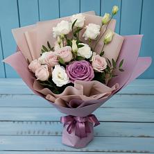 Букет цветов из:  Розы и Лизиантусы в Новолуговом