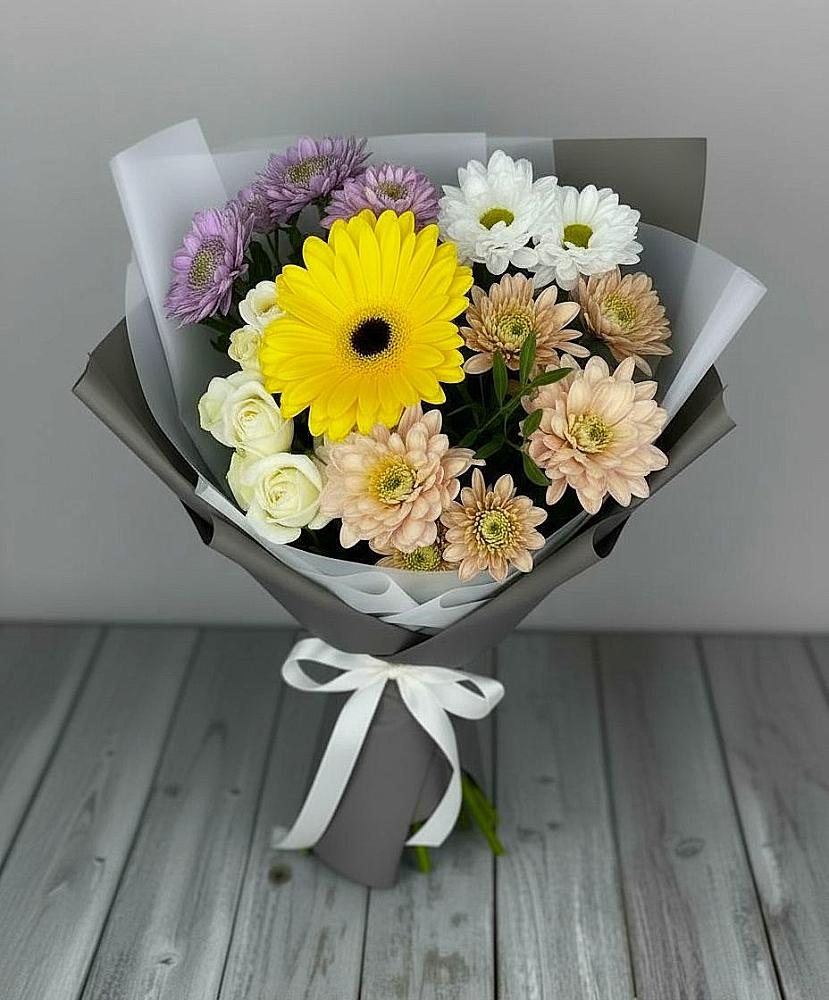 Букет цветов из: Розы, Герберы и Хризантемы в Новолуговом