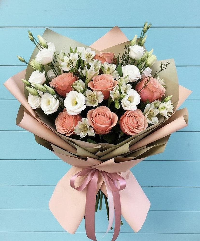 Букет цветов из: Розы, Альстромерии и Лизиантусы в Новолуговом