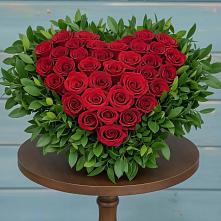 Цветочная композиция из Розы в виде сердца в Новолуговом