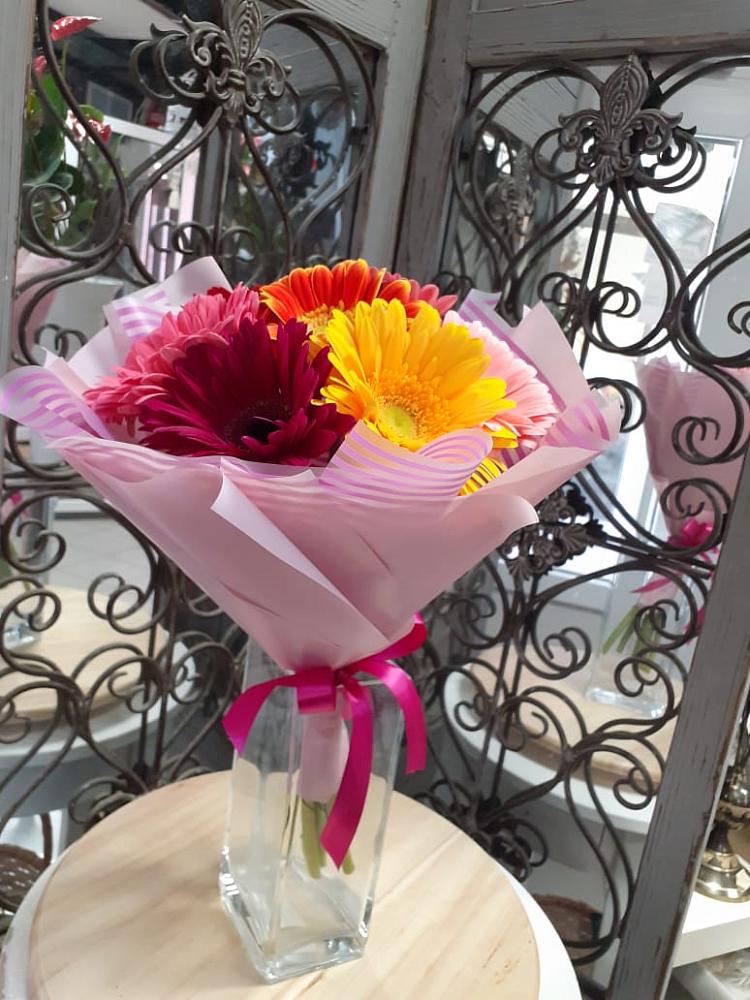 Букет цветов из: Герберы в Новолуговом