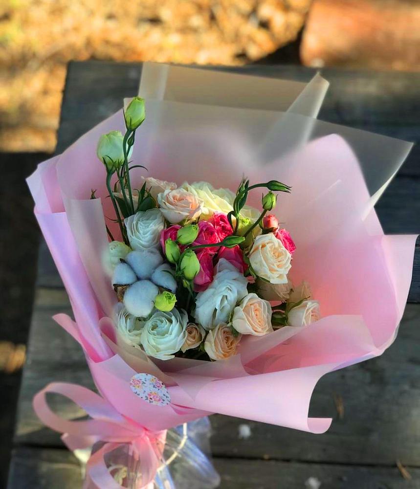 Букет цветов из: Розы и Лизиантусы в Новолуговом