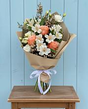 Букет цветов из:  Альстромерии, Лизиантусы, Розы и Хризантемы #REPLACE_PRED# Новолуговом