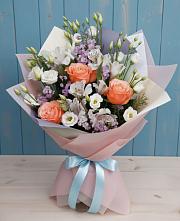 Букет цветов из:  Лизиантусы, Розы, Альстромерии и Гипсофила в Новолуговом