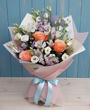 Букет цветов из:  Лизиантусы, Розы, Альстромерии и Гипсофила в Новолуговом