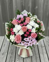 Букет цветов из:  Альстромерии, Гвоздики, Розы и Хризантемы в Новолуговом