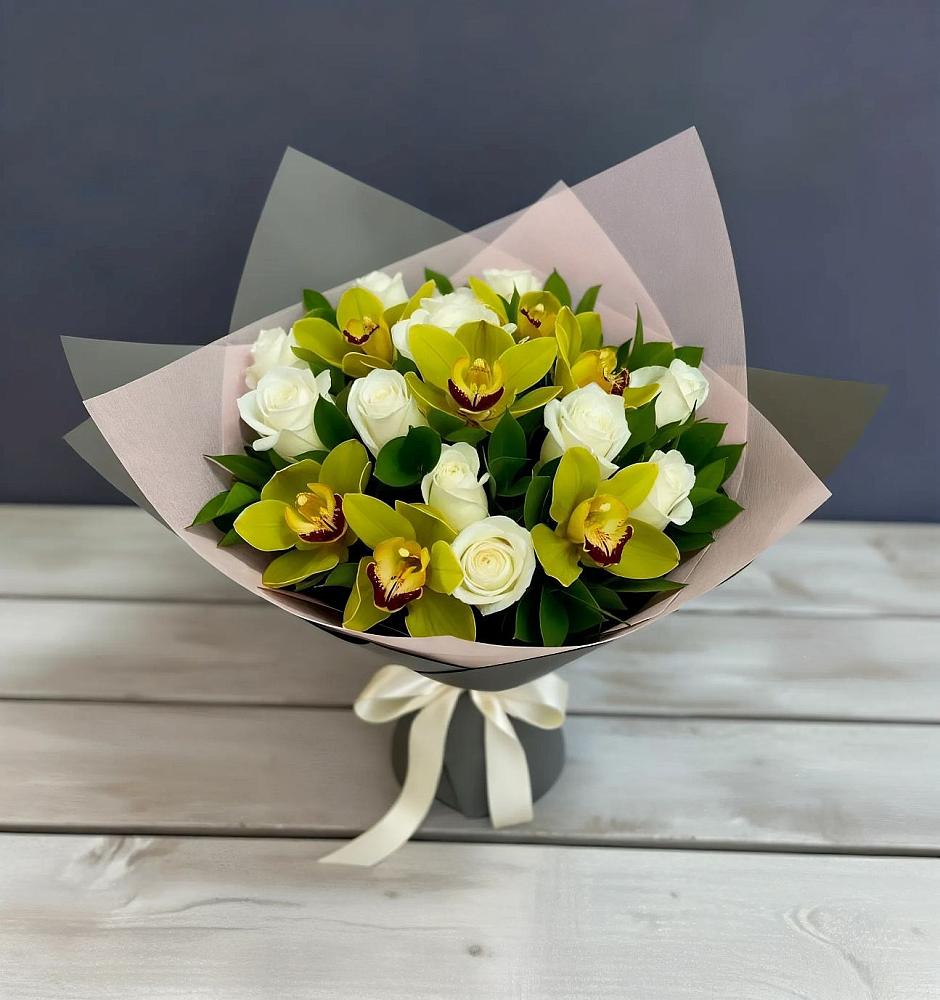 Букет цветов из: Орхидеи и Розы в Новолуговом