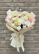 Букет цветов из:  Гвоздики, Розы, Лизиантусы и Хризантемы #REPLACE_PRED# Новолуговом