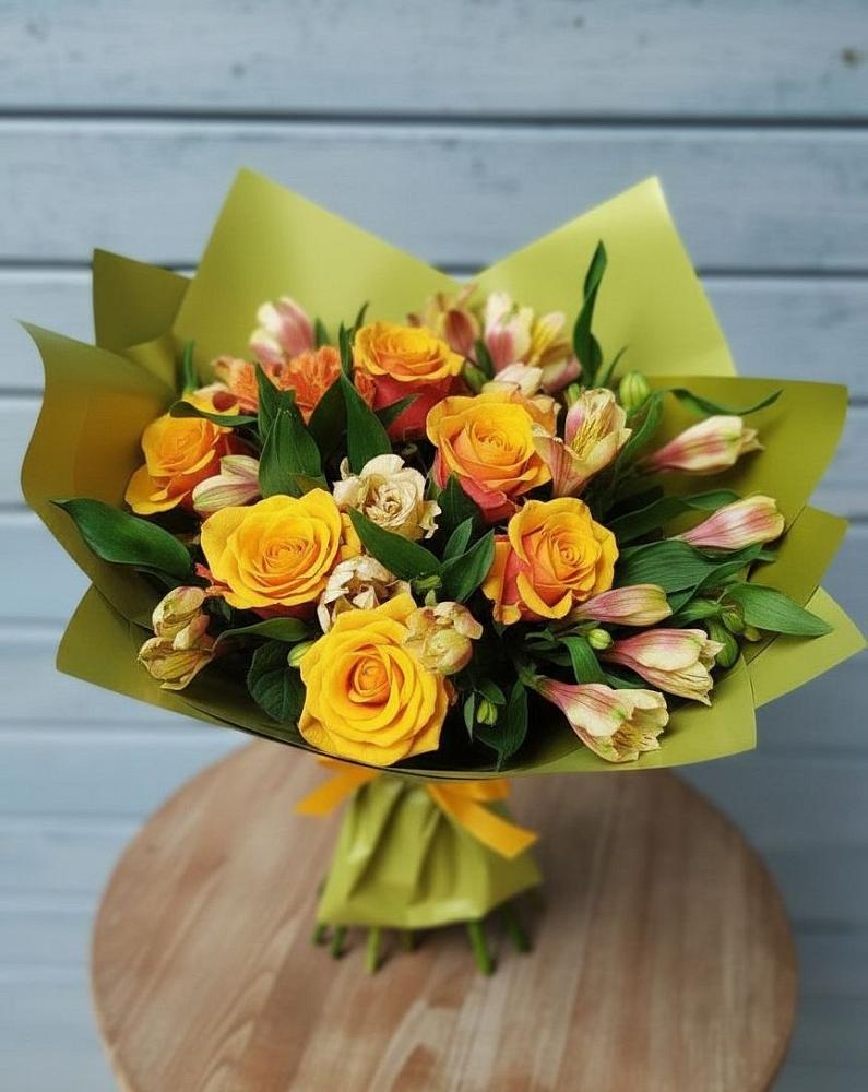 Букет цветов из: Альстромерии и Розы в Новолуговом