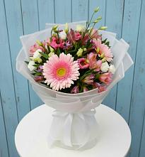 Букет цветов из:  Герберы, Альстромерии и Лизиантусы #REPLACE_PRED# Новолуговом