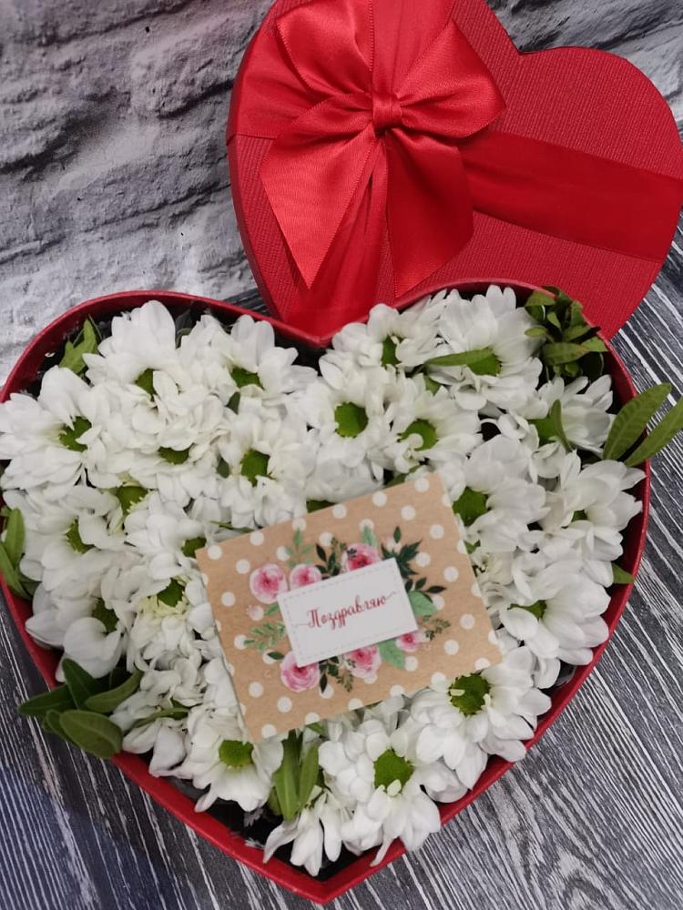 Цветочная композиция из Хризантемы в виде сердца в Новолуговом