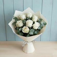 Букет Белые розы в Эвкалипте в Новолуговом