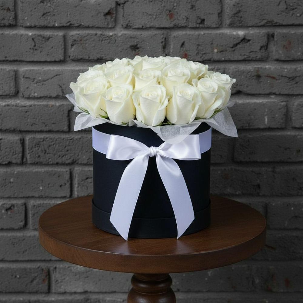 Цветочная композиция из Розы в шляпной коробке в Новолуговом