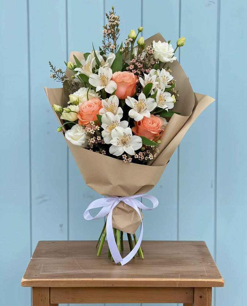 Букет цветов из: Альстромерии, Лизиантусы, Розы и Хризантемы в Новолуговом