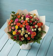 Букет Микс из разноцветных кустовых роз в Новолуговом