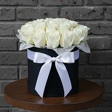 Цветочная композиция из Розы в шляпной коробке в Новолуговом