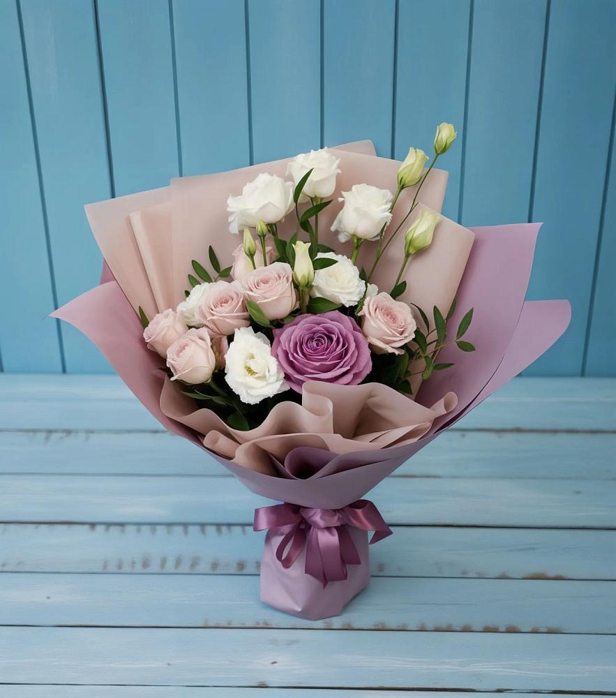 Букет цветов из: Розы и Лизиантусы в Новолуговом